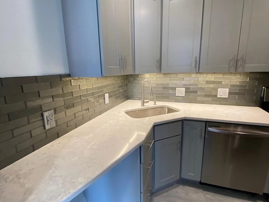Foto principal - 87 Farragut Rd