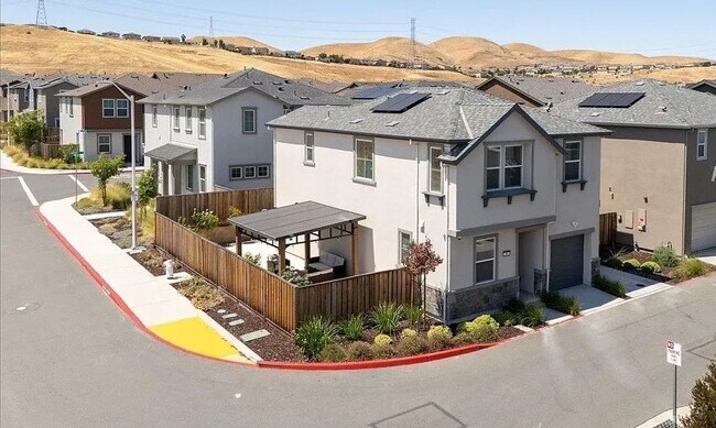 Foto del edificio - Beautifully maintained home located in a quiet, desirable Pittsburg neighborhood.