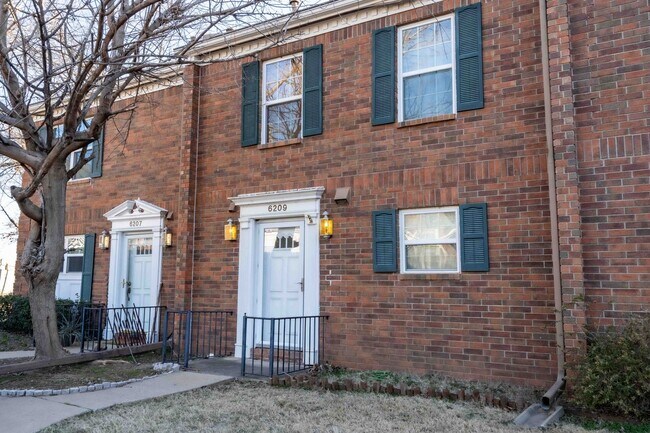 Foto del edificio - Prime Location! 2 bed/ 2.5 bath! Schedule ...