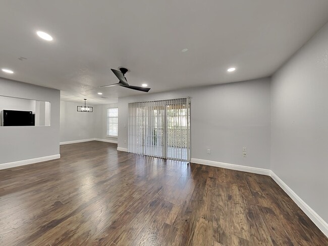 Foto del edificio - 3979 Versailles Dr