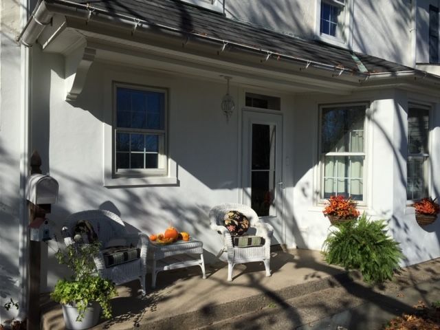 Porches en el frente - 20 Church Rd