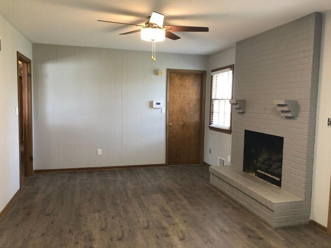 Foto del edificio - 809 NE Independence Ave