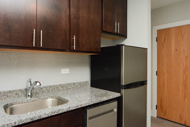 Foto del edificio - 533 W Belden Ave