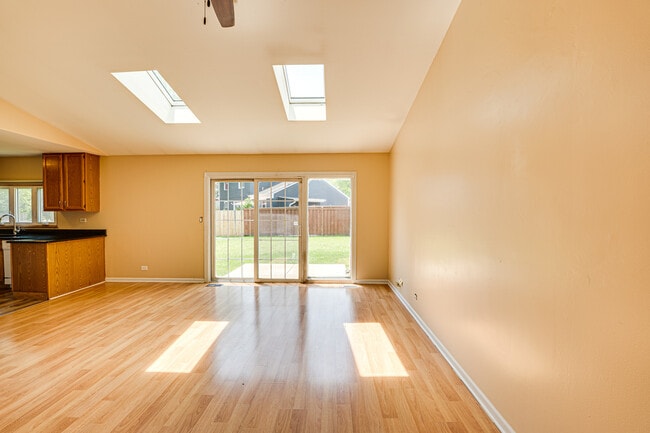 Building Photo - 2665 Prairieview Ln