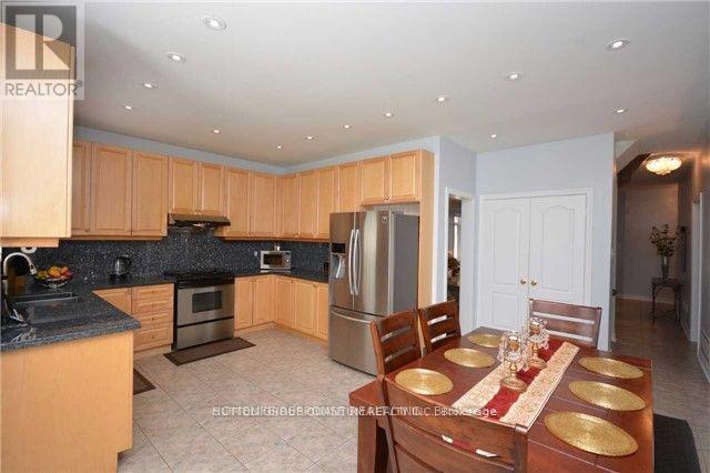 Building Photo - 3036 Hawktail Crescent