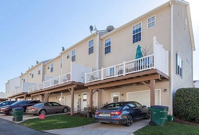 Foto del edificio - 15641 Castle Watch Ave