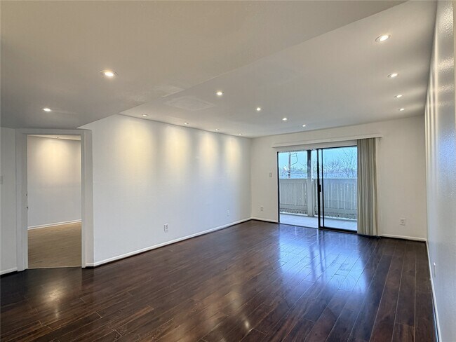 Foto del edificio - 8523 Hearth Dr