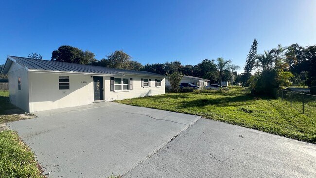 Foto del edificio - Fully Remodeled Modern 4 Bedroom, 2 Bathroom Home in Cocoa! - $500 Discount for the first month´s...