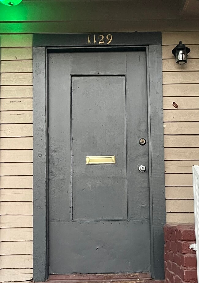 Building Photo - 1129 W 18th St