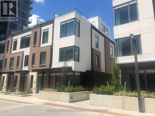 Photo du bâtiment - 1010 Portage Pkwy