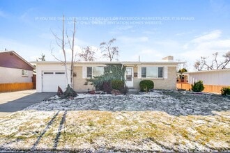 Building Photo - 381 Marquette Dr