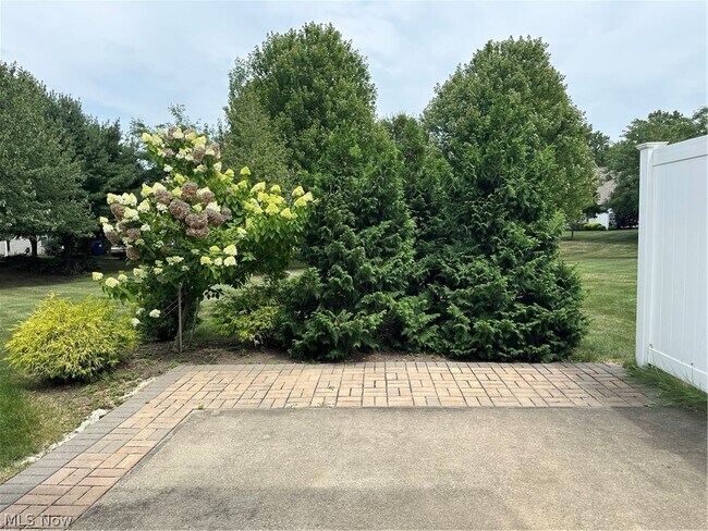Building Photo - 1419 Ledgewood Ln