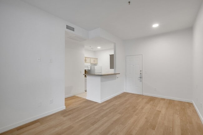 Building Photo - AVIA Apartments On Alpha
