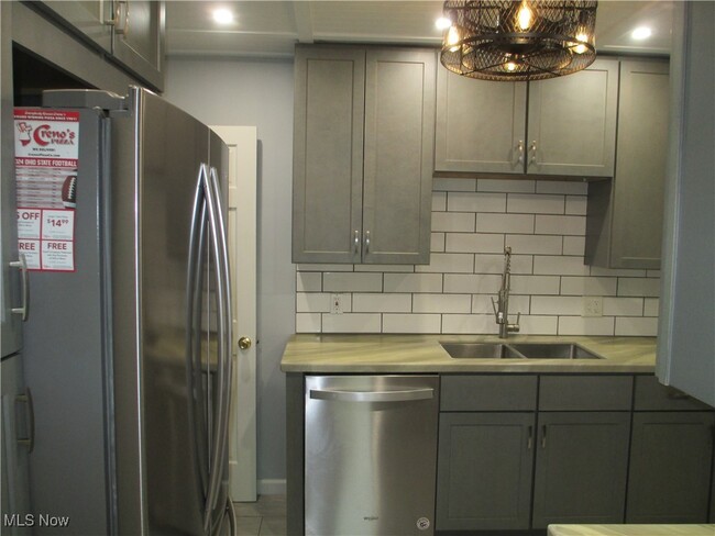 Building Photo - 757 N 7th St