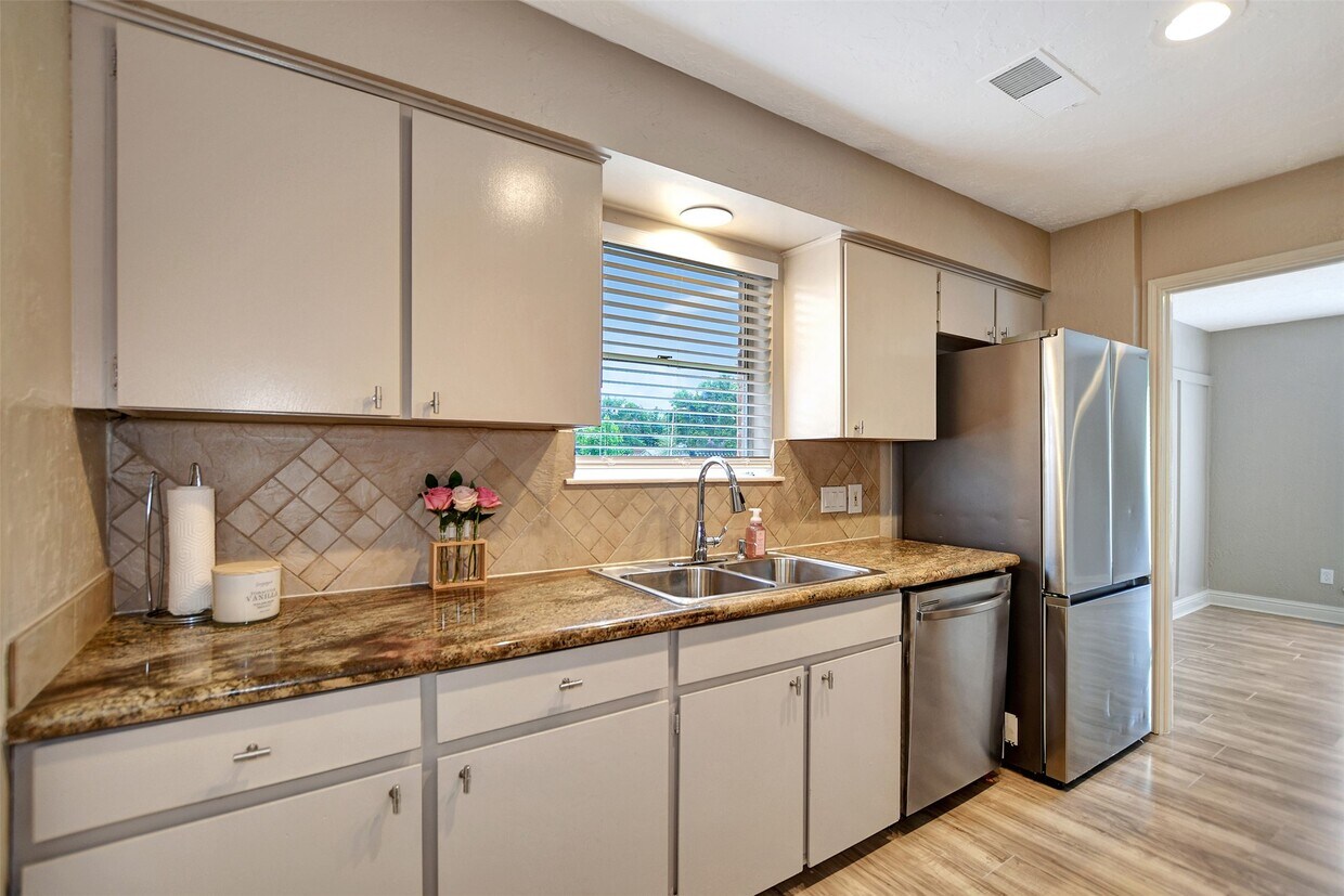 Foto principal - 3826 Willow Springs Ln