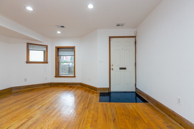 Building Photo - 621 5th St NE