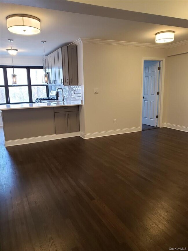 Building Photo - 33 William St