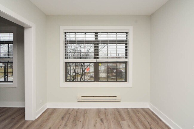Building Photo - 725 St Johns Ave