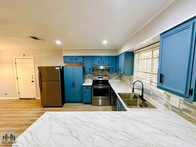 Building Photo - Welcome to Your Dream Home in Thunderbird ...