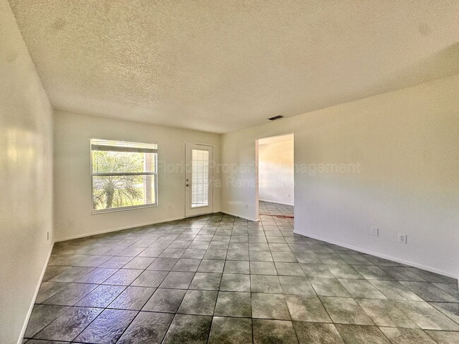 Foto del edificio - 1432 Lantry Ct