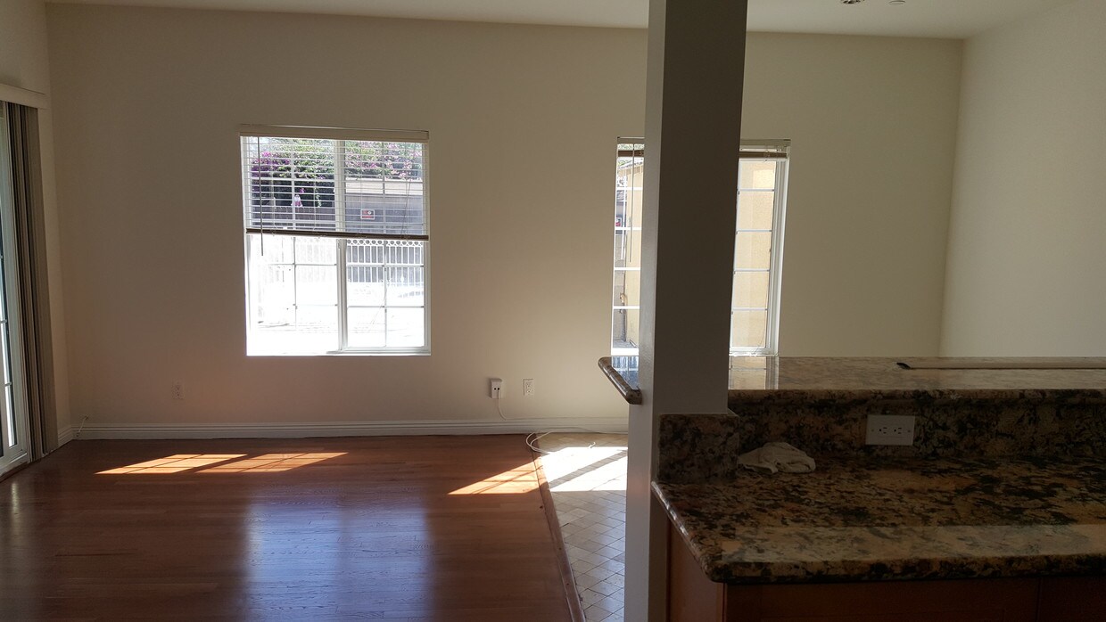 Foto principal - 3670 Westwood Blvd