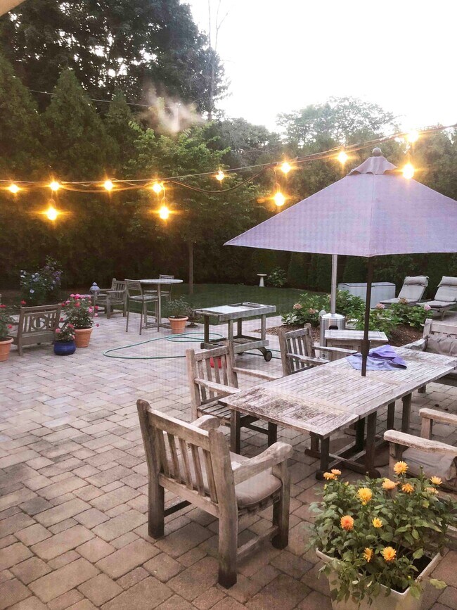 Foto del edificio - 9300 N Lake Dr