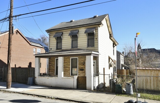 Building Photo - 208 Pattison St