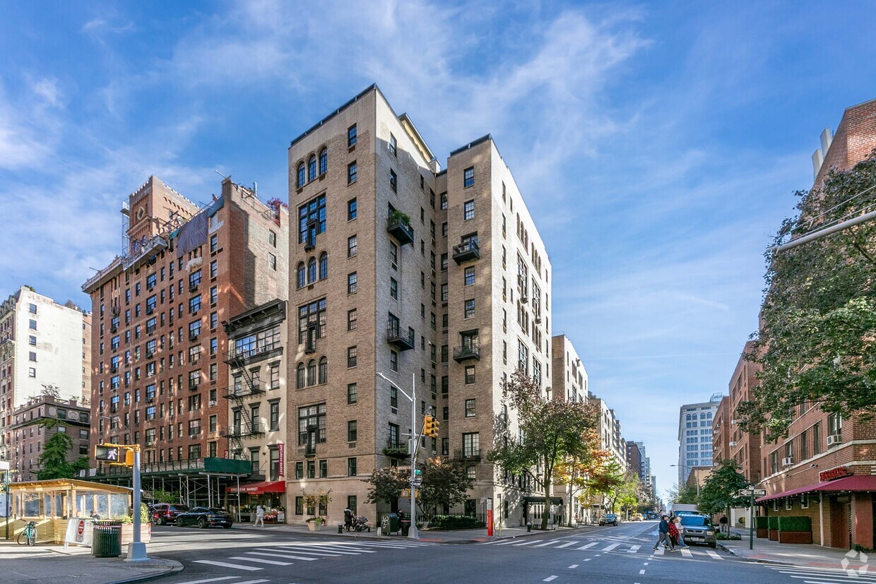 Primary Photo - 29-45 E Ninth St