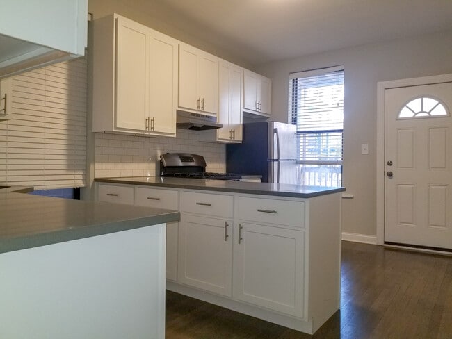 Building Photo - 2730 N Wayne Ave