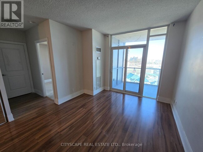 Photo du bâtiment - 330-2330 Burnhamthorpe Rd W