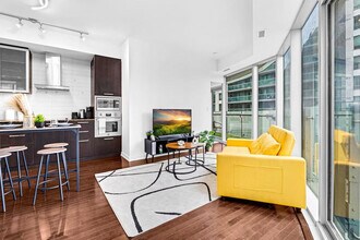 Building Photo - 19 York St