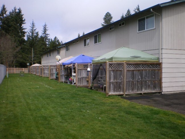 Building Photo - Broadway Park Apartments