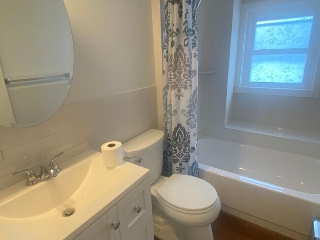 Foto del edificio - 2 Mason Ave