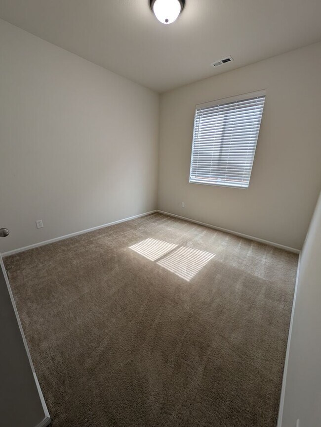 Foto del edificio - One Story Living in Port Orchard! Large 3 Bedroom Available for Rent!