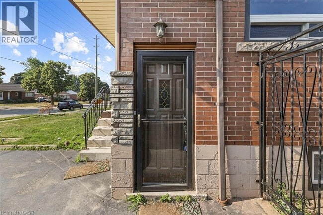 Building Photo - 368 Upper Kenilworth Ave