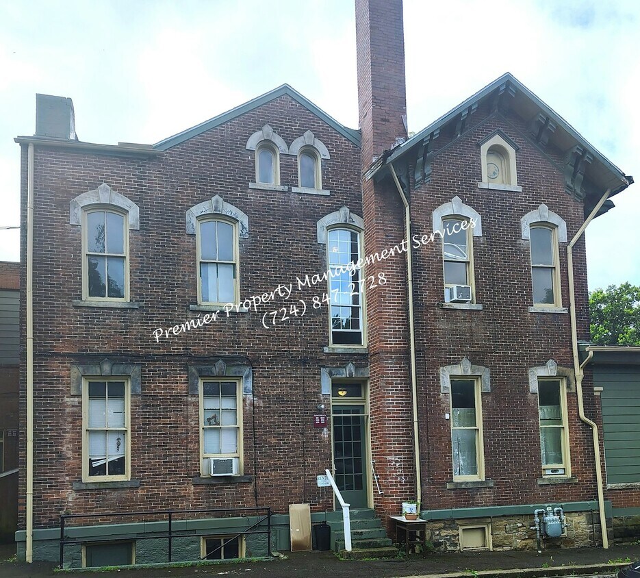 Primary Photo - 415 N Main St