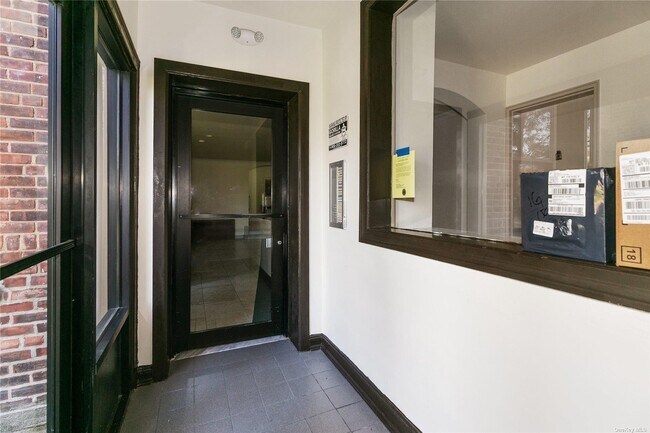 Foto del edificio - 150 S Middle Neck Rd