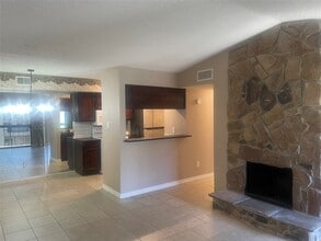 Building Photo - 17331 Red Oak Dr