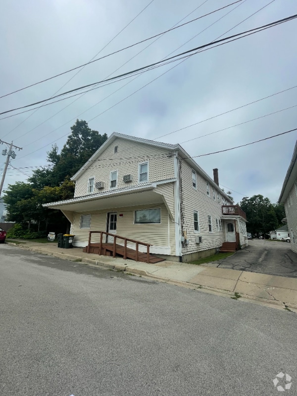 Building Photo - 117 Sycamore St