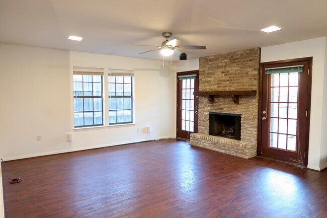 Foto del edificio - 356 Park Brook Dr