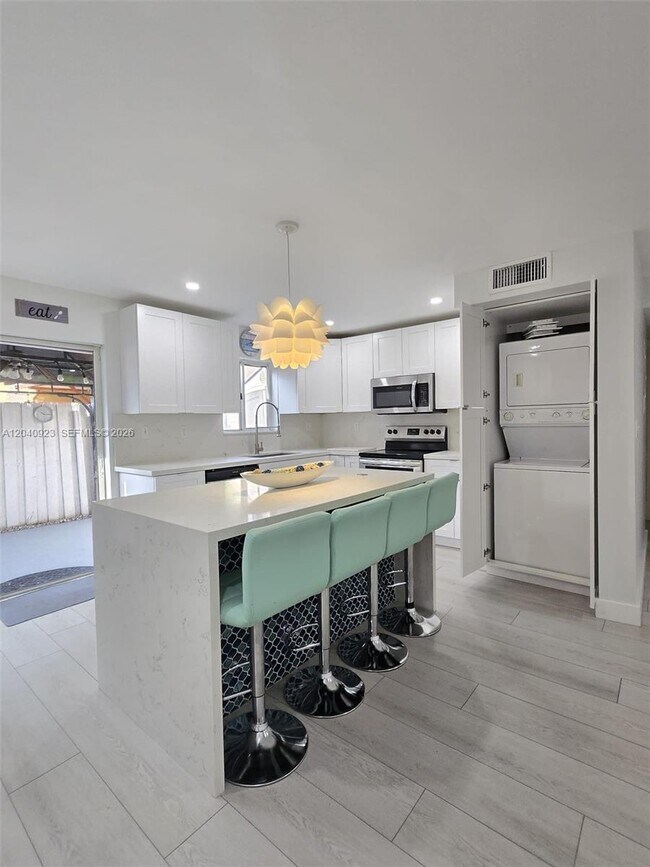 Foto del edificio - 17324 NW 74th Ave