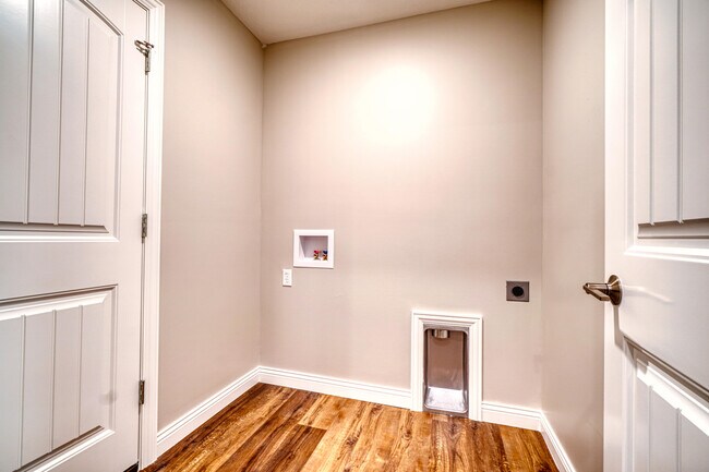 Building Photo - 5615 Sandrock Dr