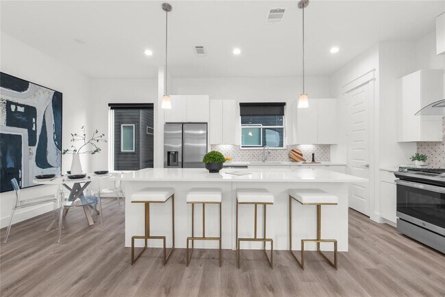 Building Photo - 515 Schweikhardt St