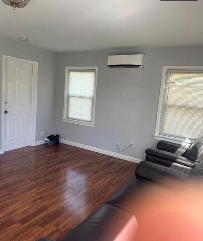 Foto del edificio - 945 N Dickel St