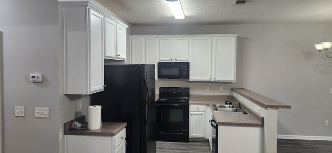 Foto del edificio - 7039 Chara Ln SW