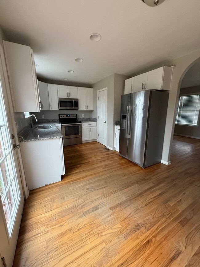 Building Photo - 1822 Holdens Hollow