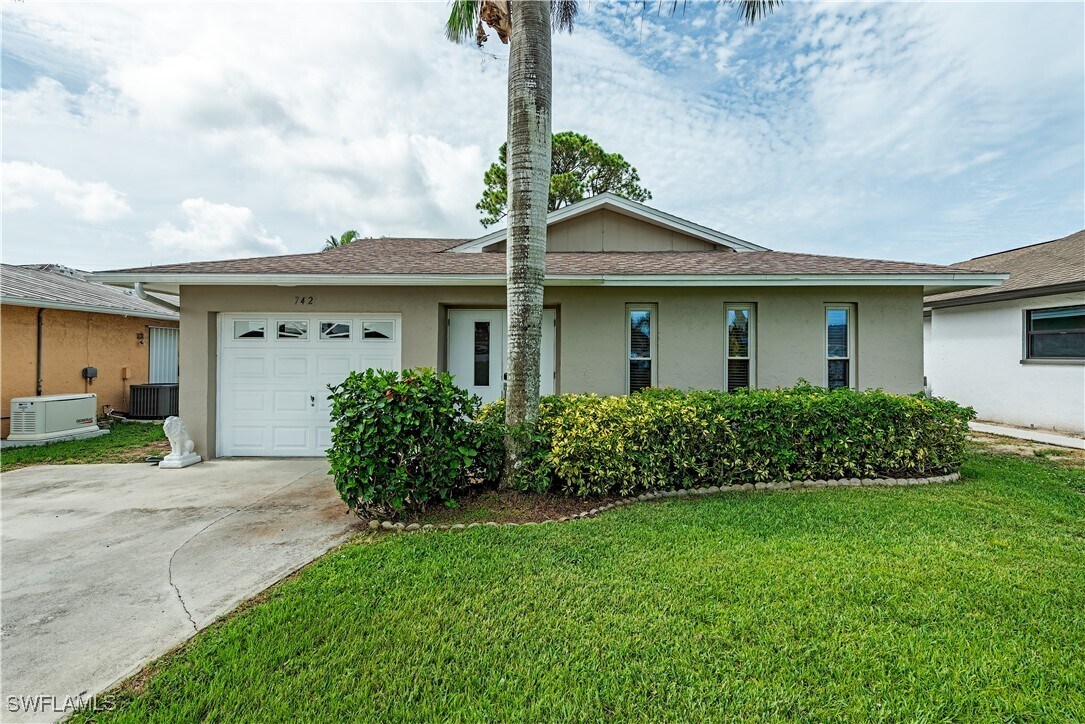 Foto principal - 742 97th Ave N