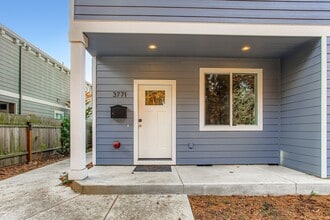 Building Photo - 3771 SE 43rd Ave