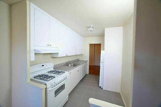 Foto del edificio - 2375 E 3rd St