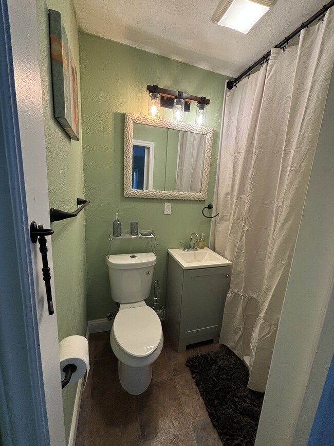 Full bath w/ Standup Shower - 8477 Mayflower Ct